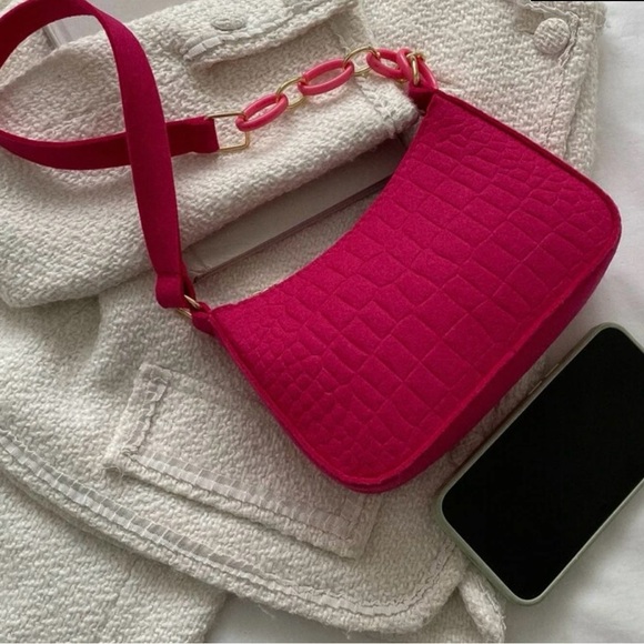 Crocodile Embossed Chain Bag - Picture 3 of 4